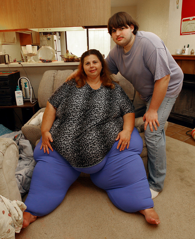Người con trai Dillion của Pauline cũng bị béo phì và nặng 115 kg.